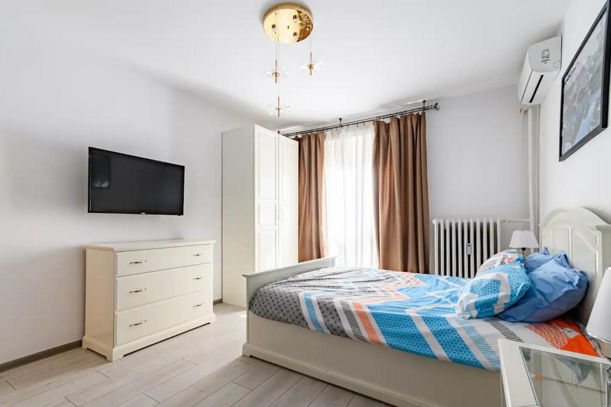 10 Seconds Away From The Main Street, Free Secured Parking Apartment Sofia Bagian luar foto